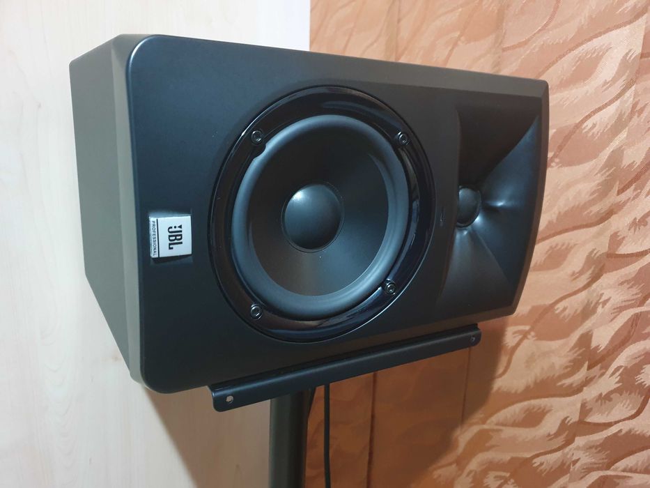Boxe de studio JBL LSR 305 plus stative.