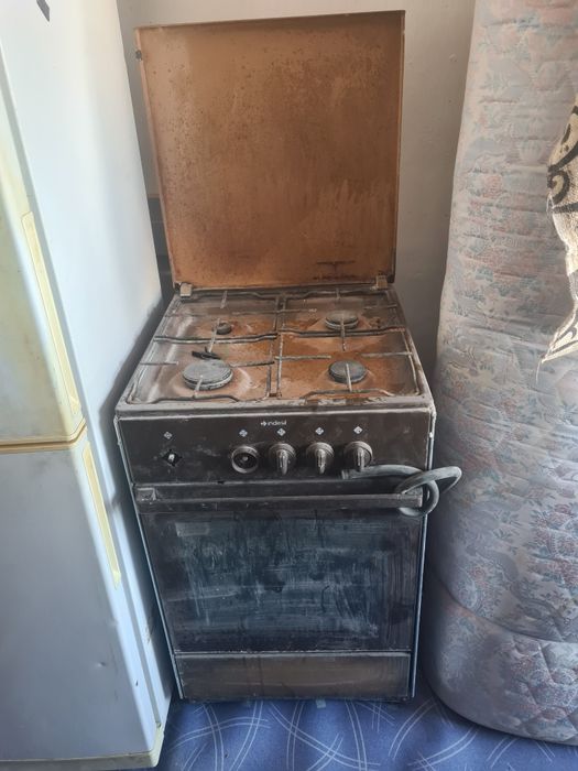 Продам газовую плиту