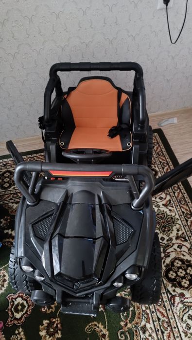 Детская машинка на пульту