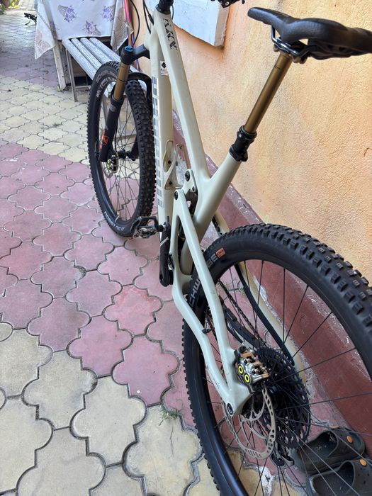 Bicicleta carbon full suspension enduro PROPAIN  Fox Kashima