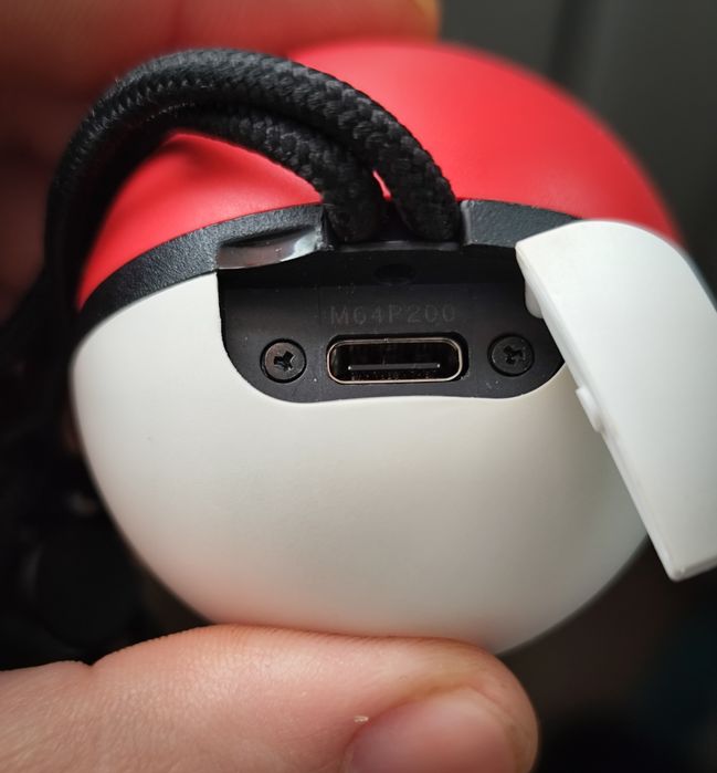 Pachet Poke Ball Plus + Pokemon Let's go Pikachu + Figurina originala