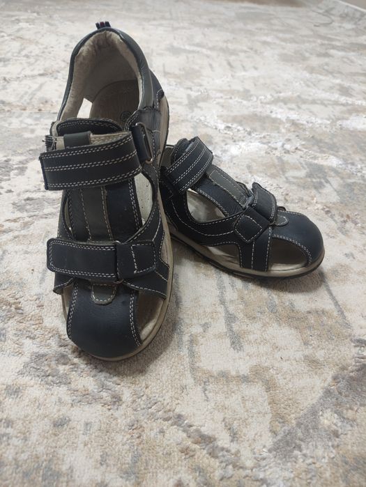 Продам сандалии на мальчика