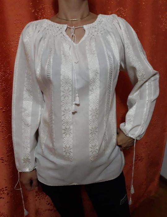 Ie traditionala tesuta manual la razboi.