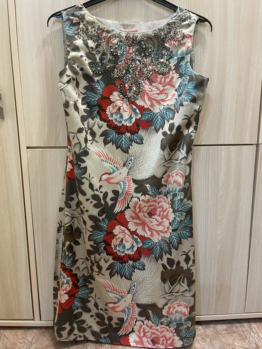 Платье “Monsoon”.