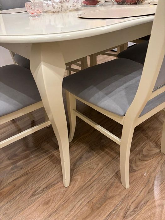 Продам стол и стулья (дерево)