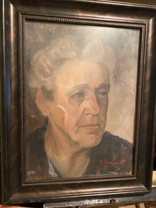 Portret de femeie, semnat T. Romanati, ulei pe carton 25x33 cm