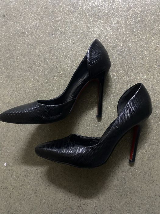 Продам черные туфли