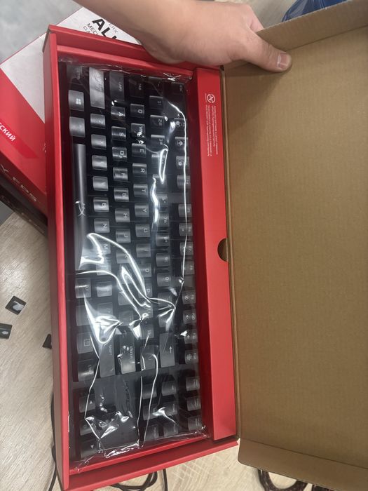 Продам клавиатуру Hyper x и Logitech