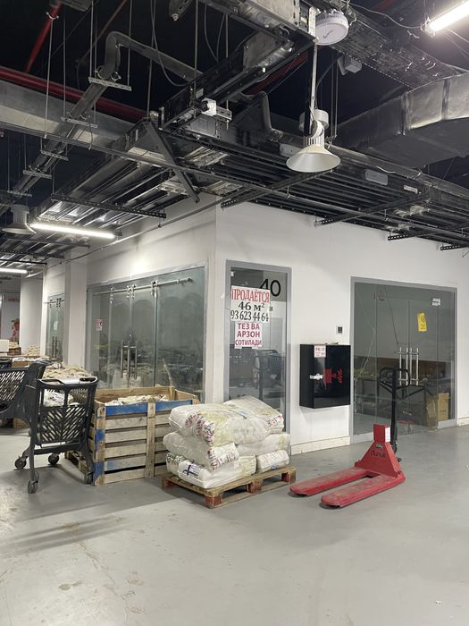 магазин сотилади муллжал бухоро савдо мажмуаси опто гони олдида