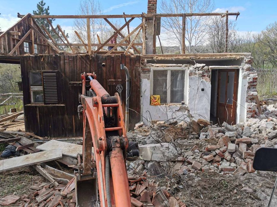 Услуги с мини багер,бобкат и самосвал за извозване