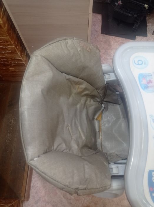 Детский стул-столик для приёма пищи.