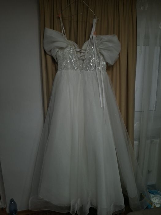 Vand rochie mireasa