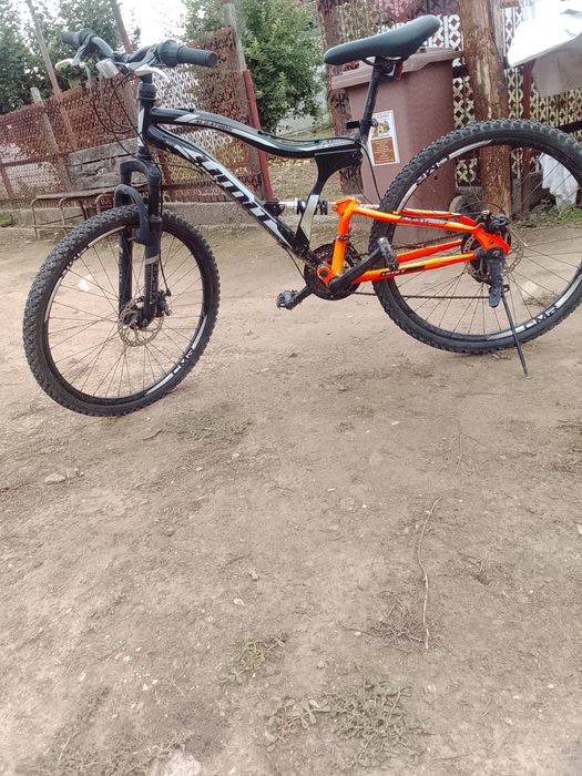 Vînd Bicicletă bună suspensii față spate negociere la 3,70 de milioane