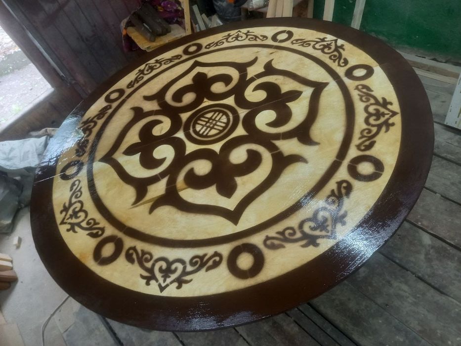 Қазақтың жинамалы дөңгелек үстелі