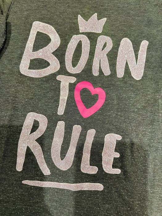 Футболкалар сотилади