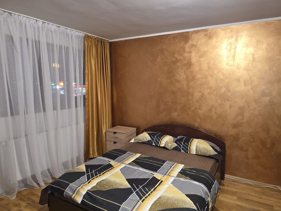 Închiriez camere la villă.