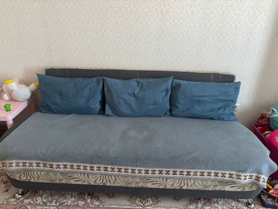 Диван производства Zeta