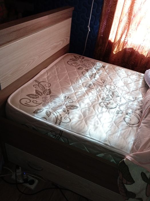 кровать и гранитур