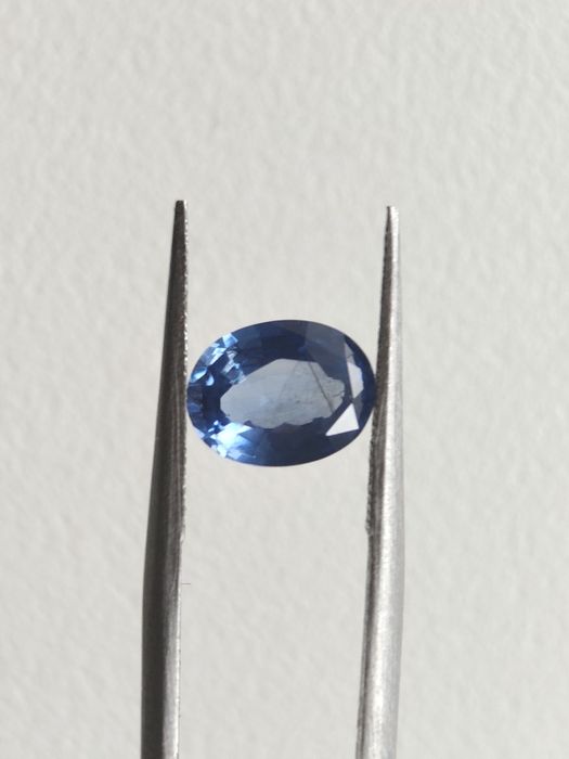 Сапфир Cornflower Blue с швейцарски сертификат 1.40 карата