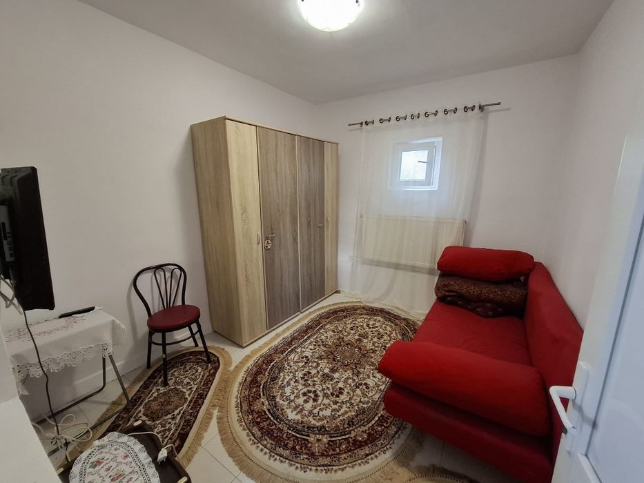 Închiriez garsoniera
