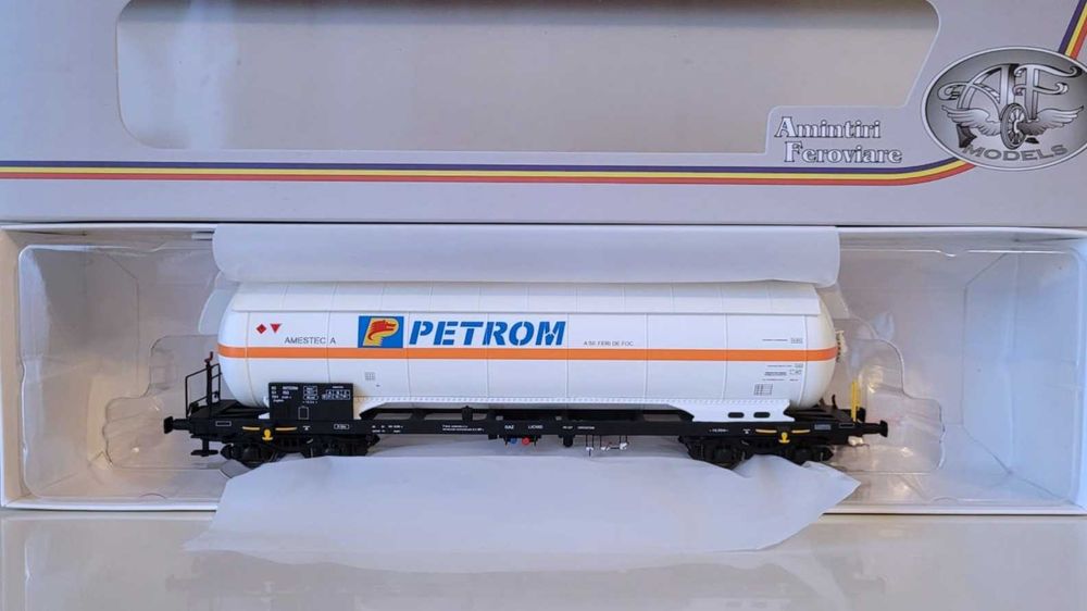 Vagoane CFR de marfa, H0, noi si complete.