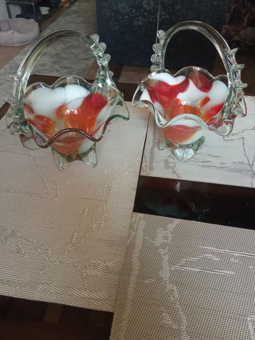 Корзинки цветного стекла