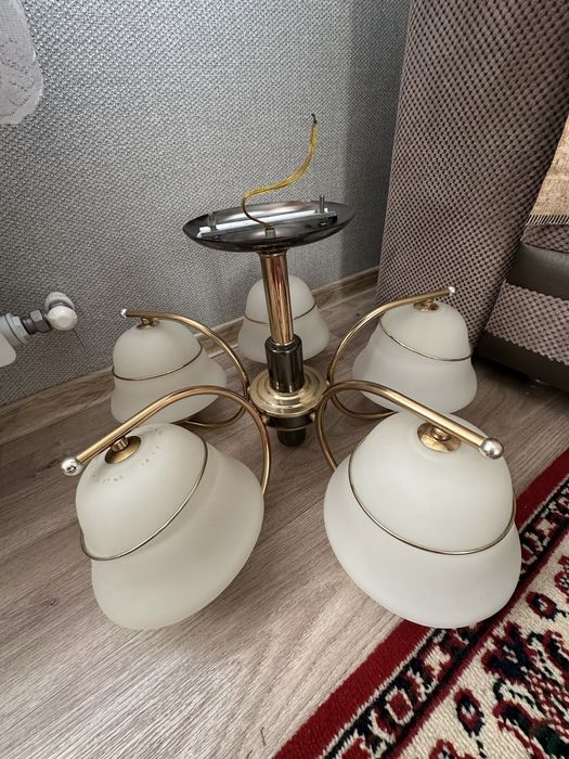 Продается люстра