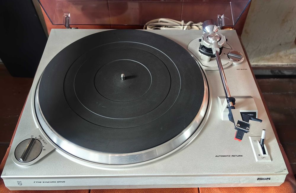 Грамофон Philips F-7111