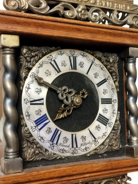 Антикварен стенен холандски часовник - Franz Hermle
Атлас