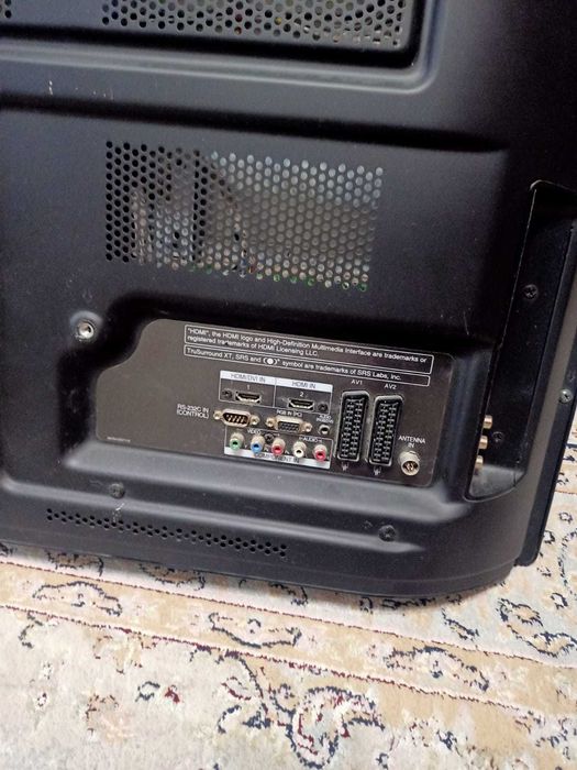 Телевизор LG, показывает, но есть дефект