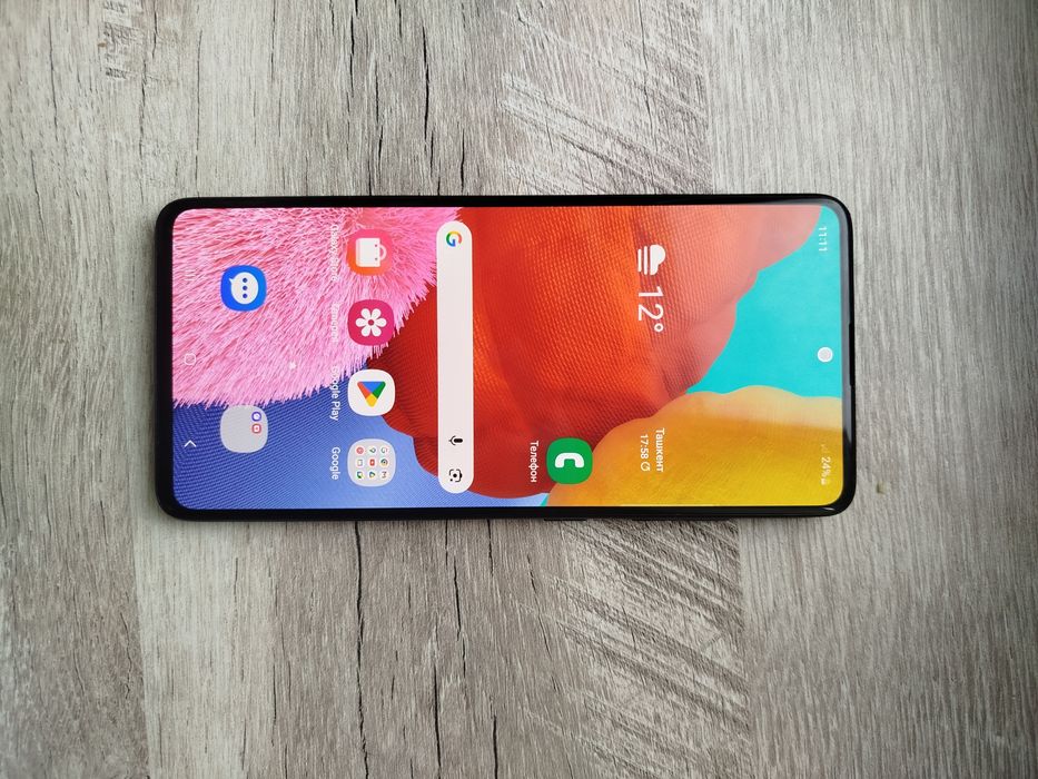 Продаю телефон Самсунг а51