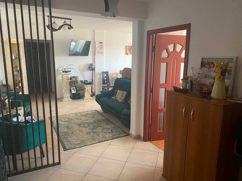 Apartament 3 camere de vanzare