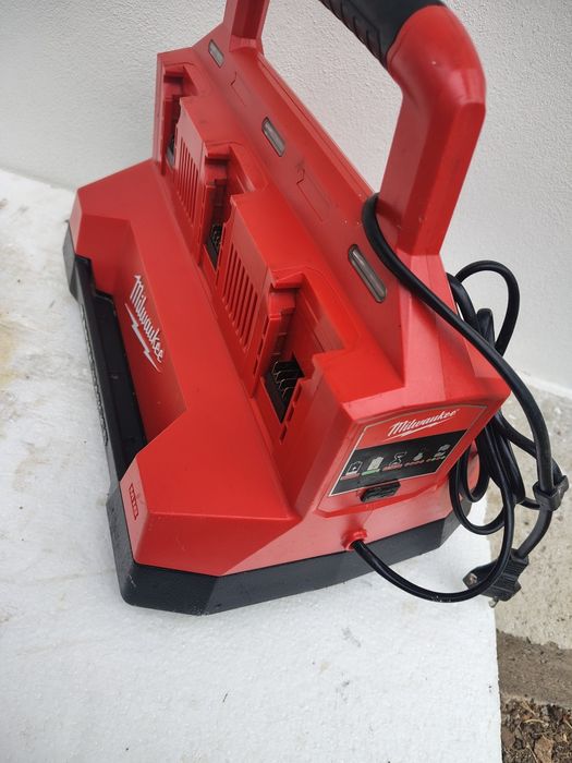 Incarcator rapid milwaukee pc6. Are 6 posturi !