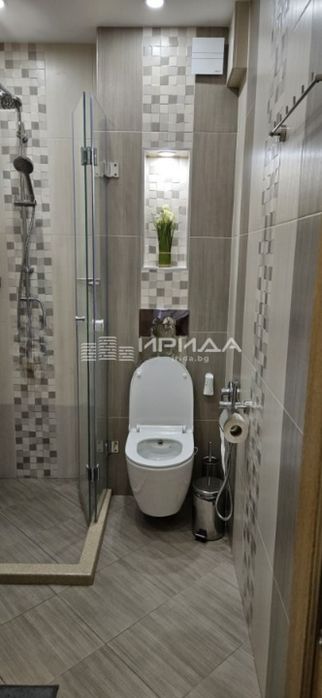 Нов тухлен тристаен до метро