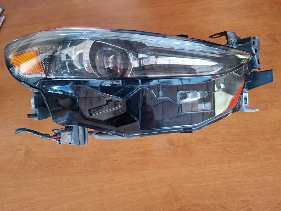 Десен фар за Мазда 6 - лед USA модел