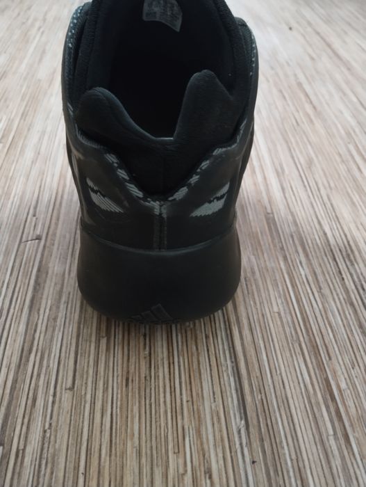 продаю Адидас Easy 700