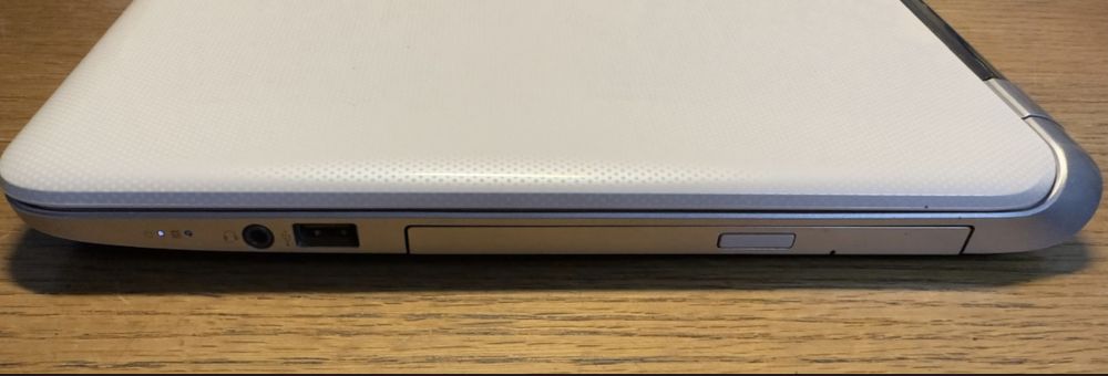 Ноутбук HP Pavilion 15-n241TX