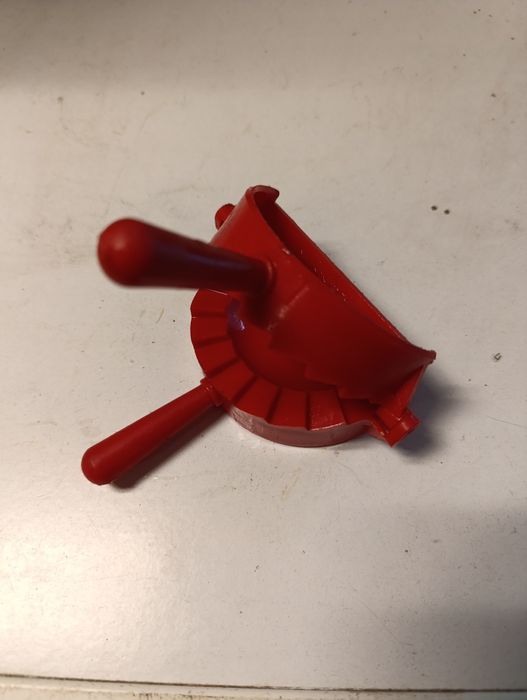 Продам форму для лепки варенников