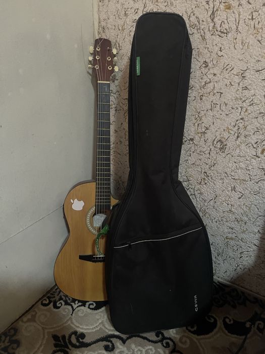 Elektrogitara. (Akustik) pachti yangi