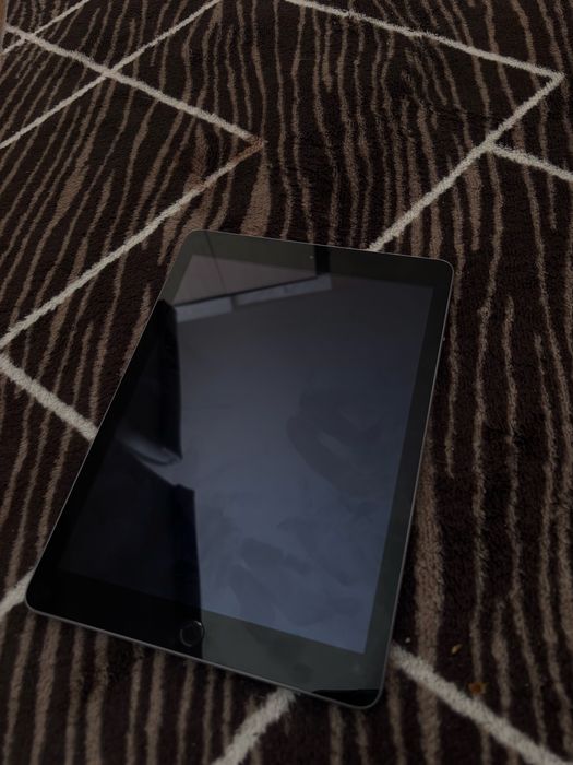 Ipad 9’7, 5th generation, 32GB, Silver