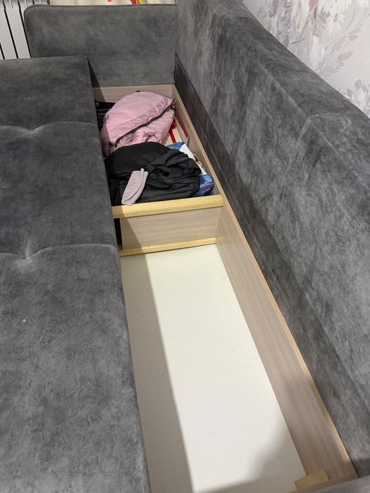 Диван серого цвета