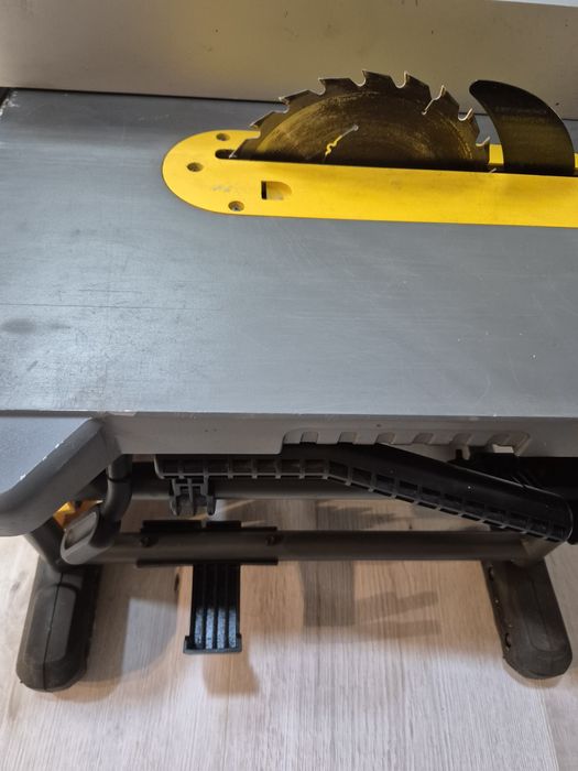 Fierăstrău circular de banc Dewalt