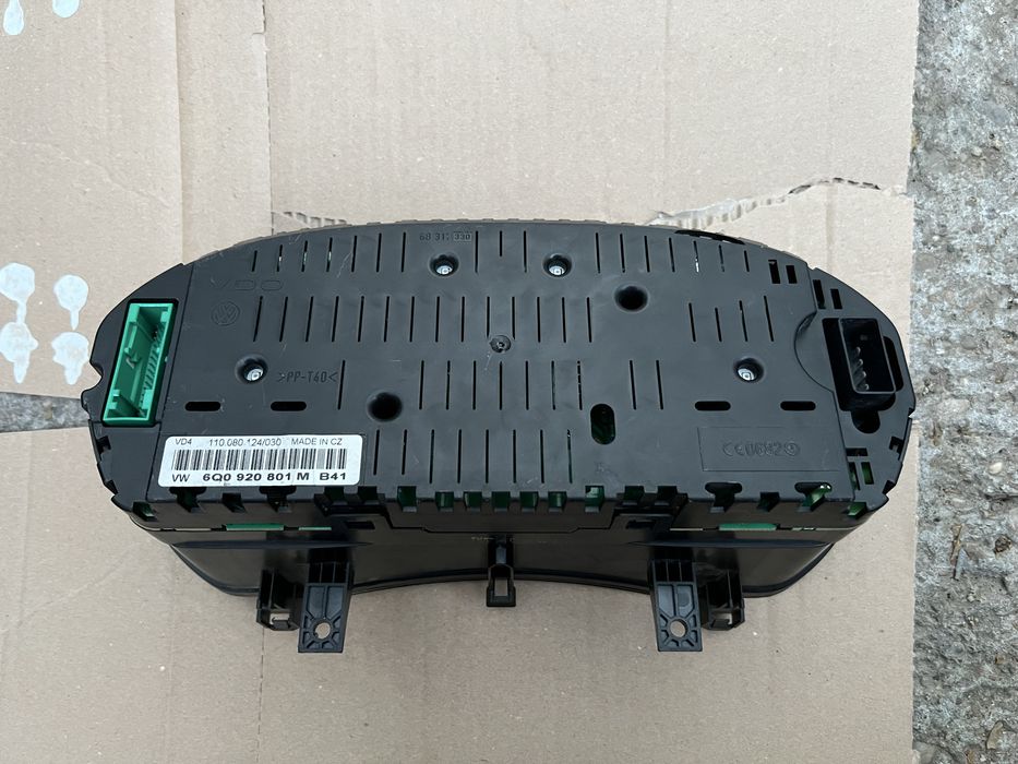 Ceasuri Bord | VW Polo 9N / 9N3 | 1.4 / 1.9 TDi Diesel | Piese Plansa Panou Indicator Consola Centrala Comanda KM Volan Airbag Buton Butoane Clima
