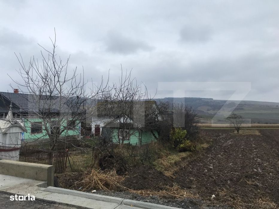 Casa batraneasca,partial renovata,loc. Meresti,3400mp teren