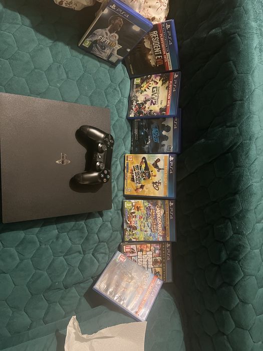 Vand ps 4 Pro 1 tb + 7 jocuri