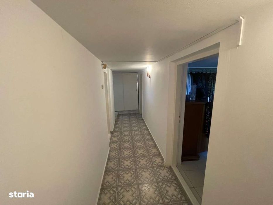 Vila premium-7 camere,5 bai,garaj 3 masini-Zona Ciuperca