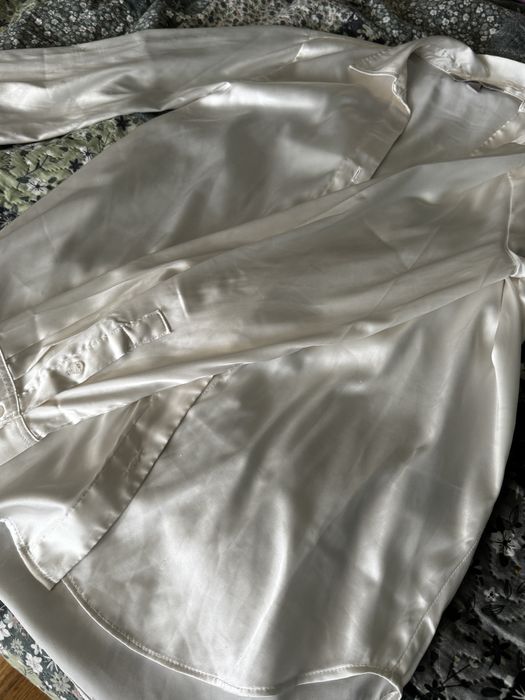 Бяла нежна риза