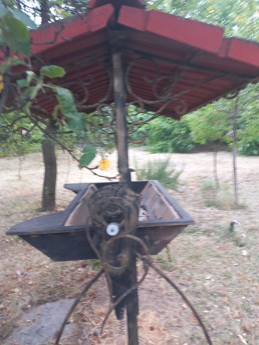 Продавам масивно барбекю