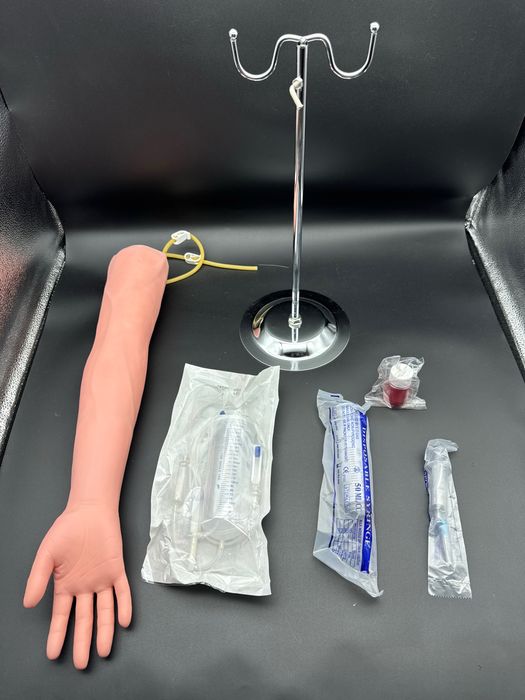 Trenajor anotomik qul venaga inyekciya organish uchun.Тренажор инъекци