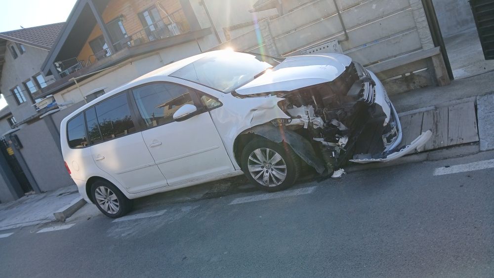 VOLKSWAGEN Touran 2012 — imagine 2